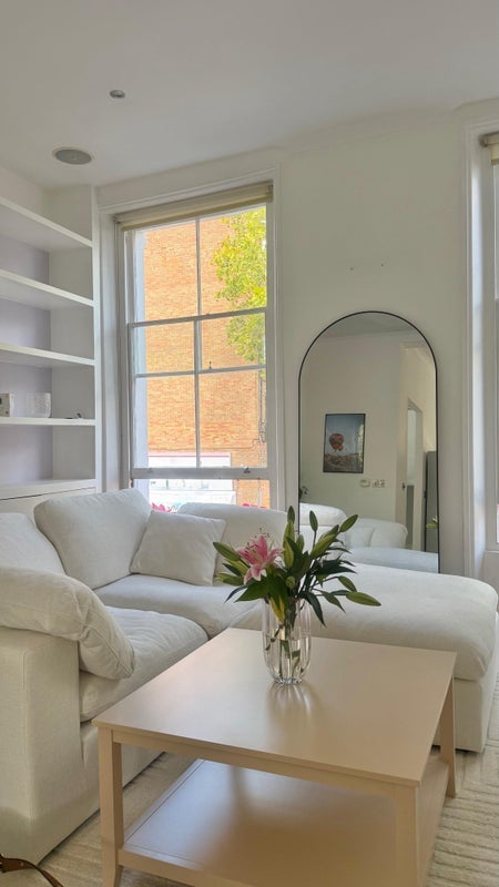 Flat Portobello Road in Greater London