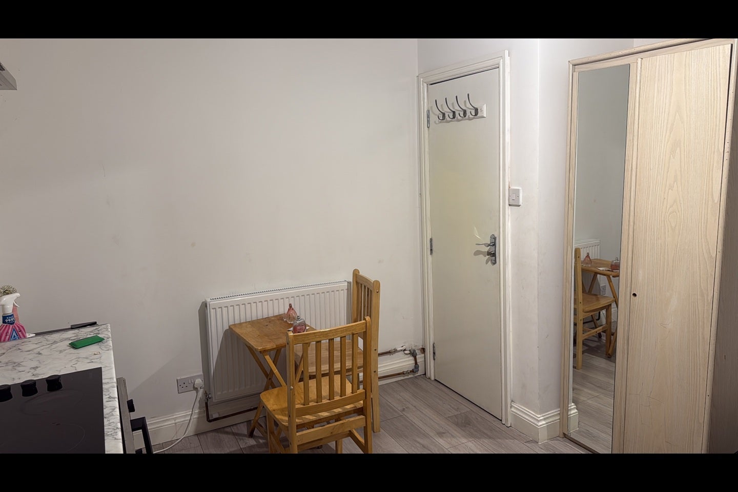 Flat Grainger Road in Greater London