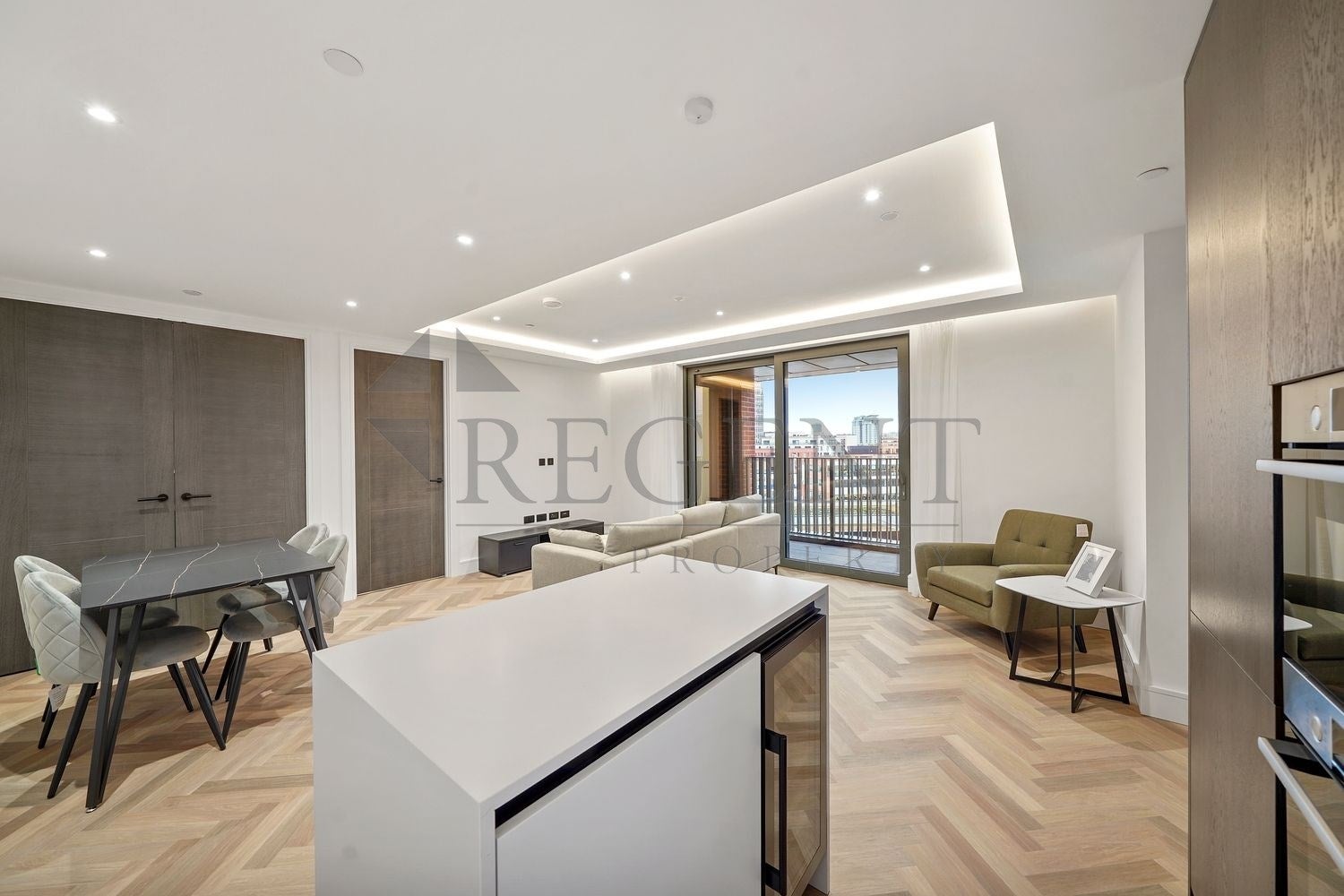 Flat Sawyer Street in Greater London