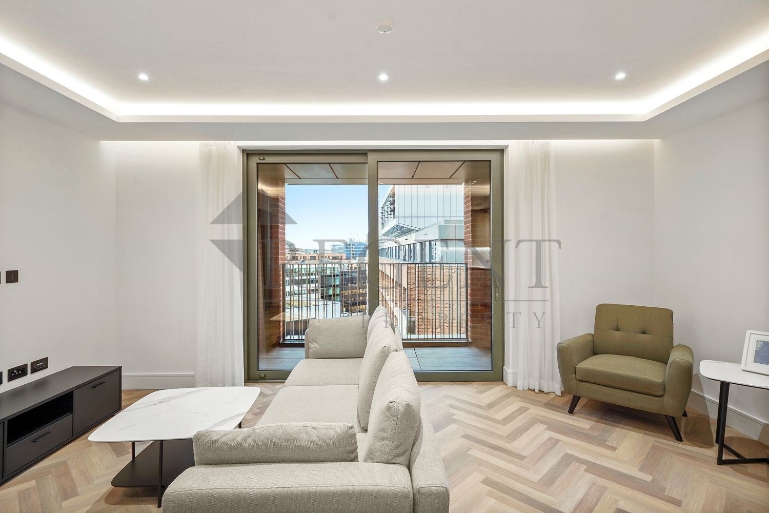 Flat Sawyer Street in Greater London