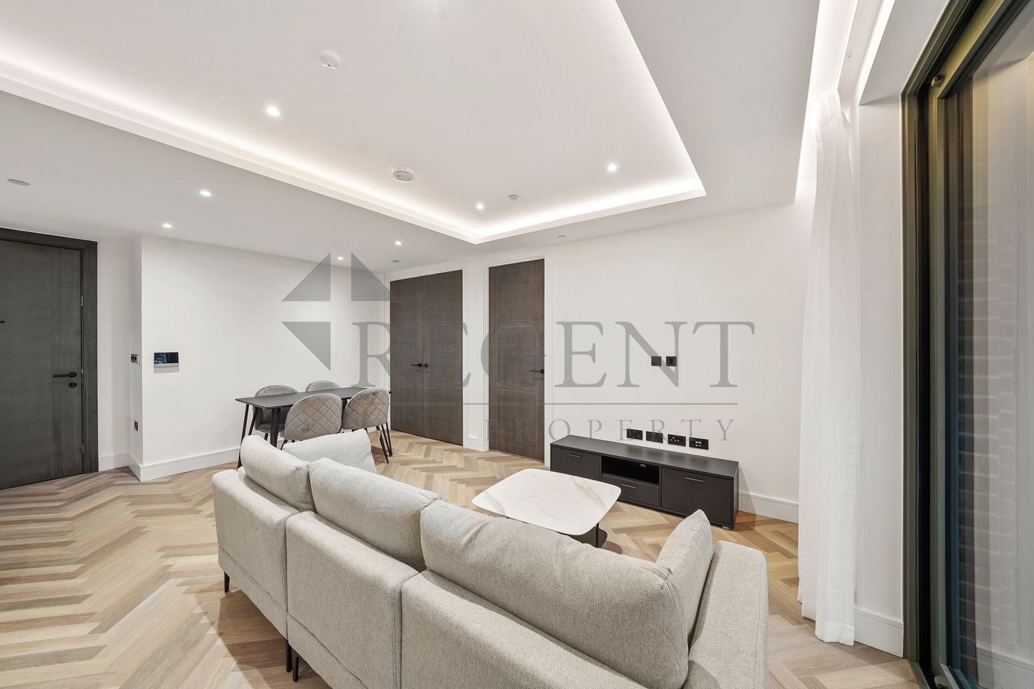 Flat Sawyer Street in Greater London