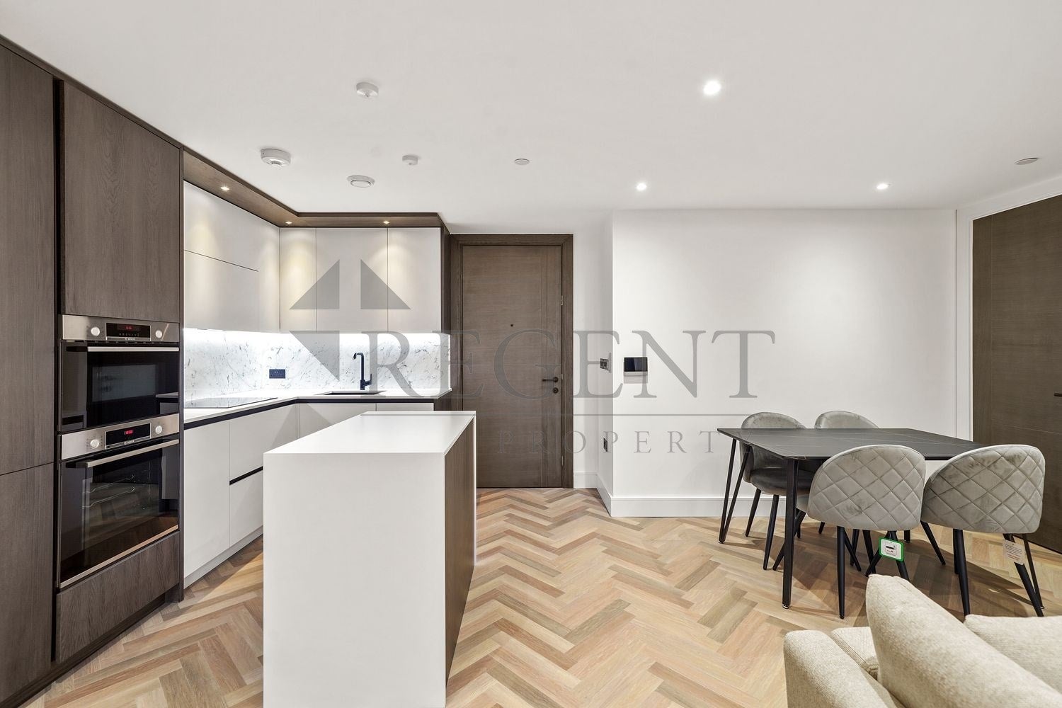 Flat Sawyer Street in Greater London