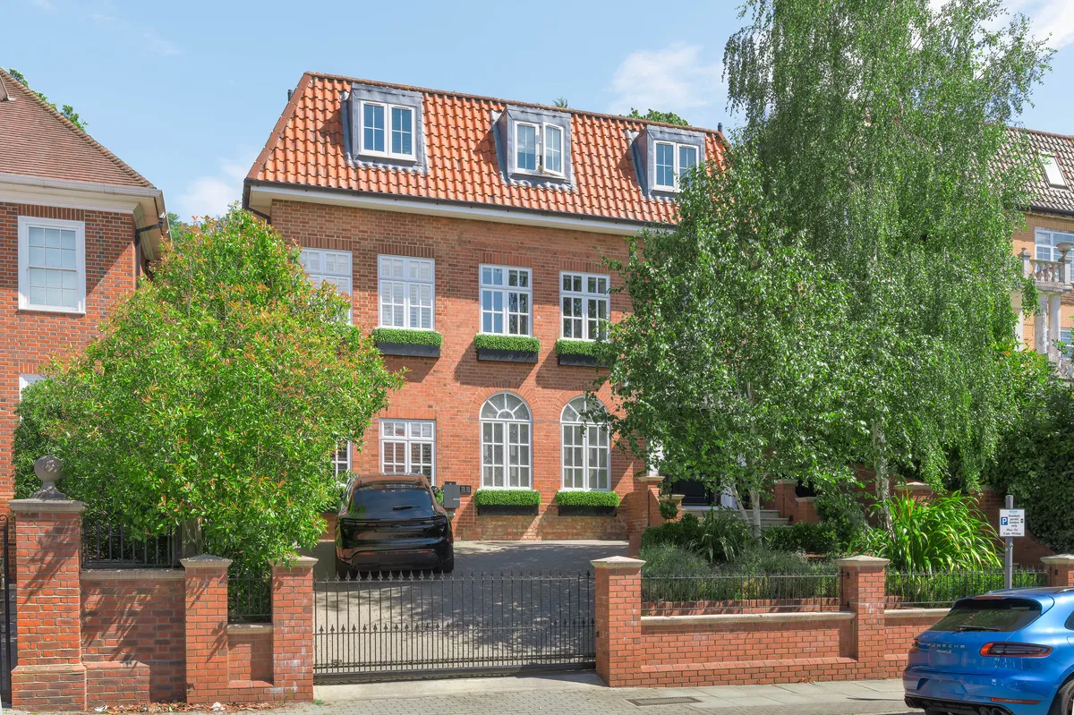 House West Heath Road in Greater London