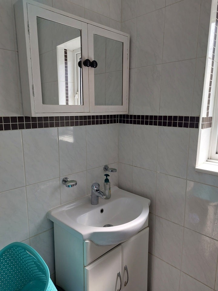 Flat Taylor's Green in Greater London