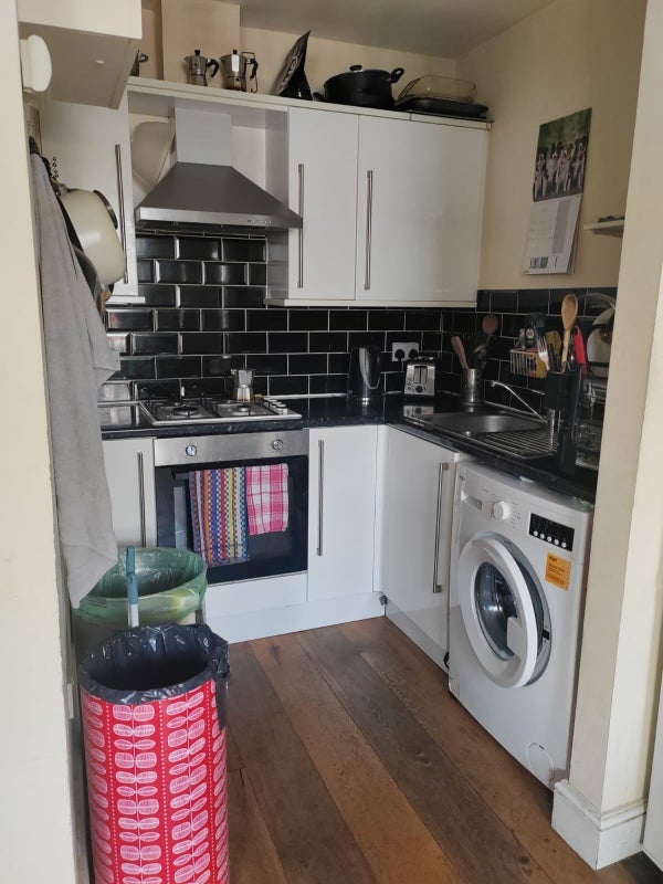 Room Hoe Street in Greater London