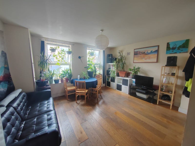 Room Hoe Street in Greater London