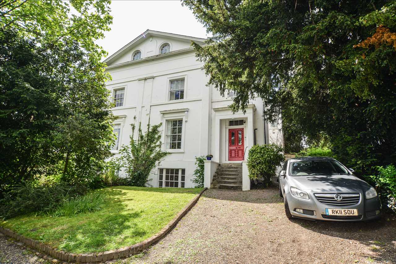 Flat Lee Park in Greater London