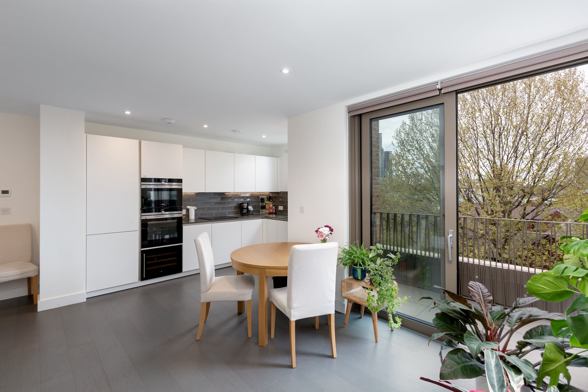 Flat Kingsland Road in Greater London
