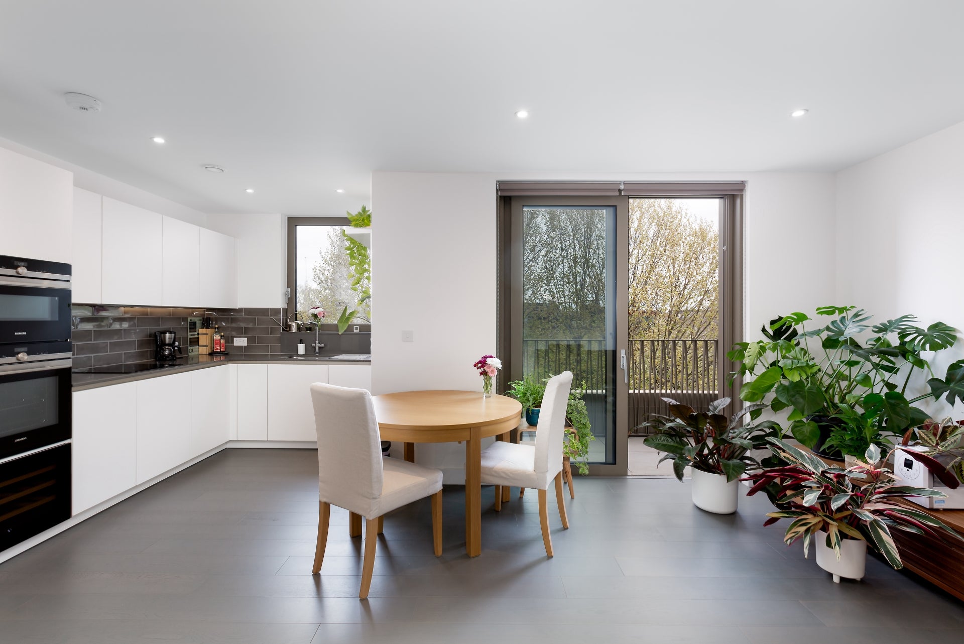 Flat Kingsland Road in Greater London