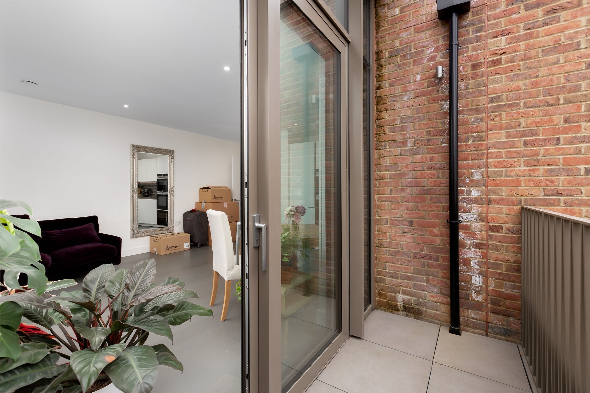 Flat Kingsland Road in Greater London