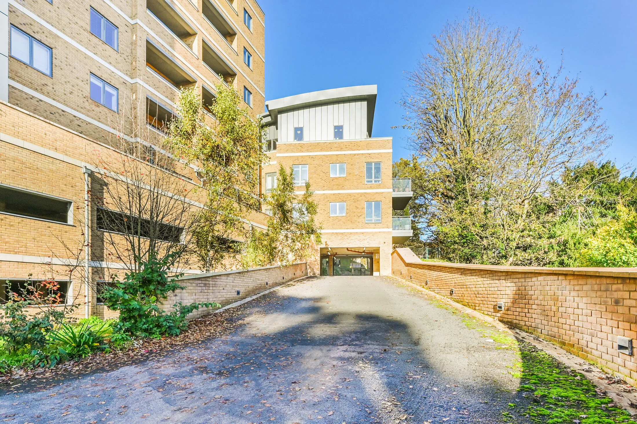 Flat Sylvan Hill in Greater London