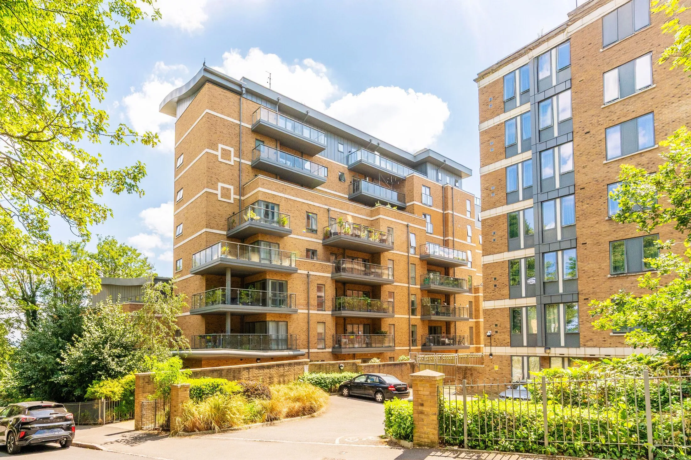 Flat Sylvan Hill in Greater London