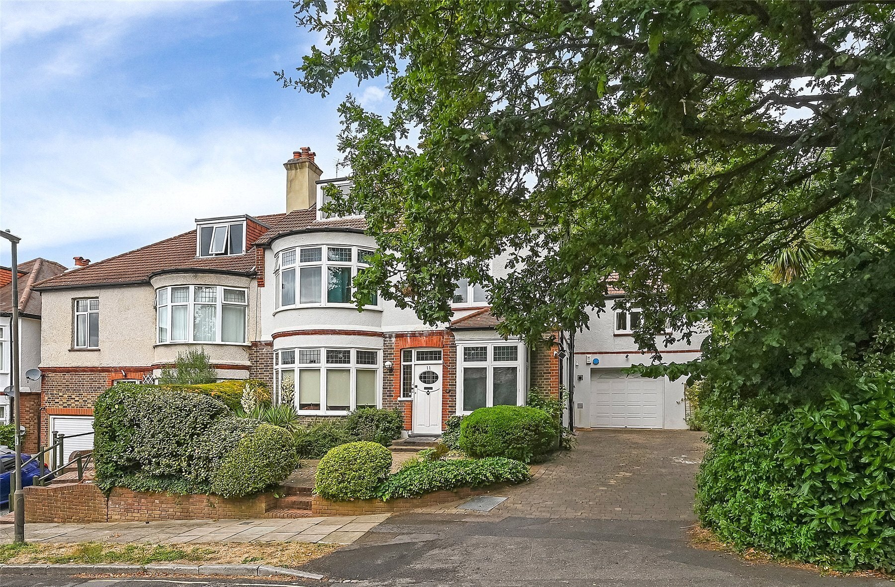 House Durrington Park Road in Greater London