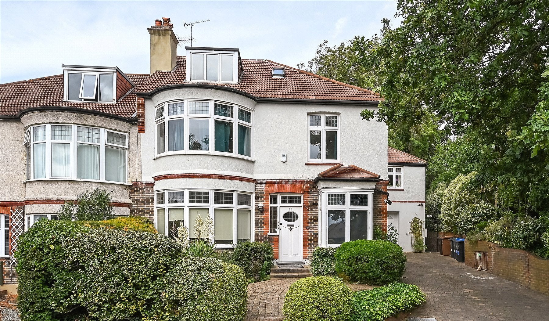 House Durrington Park Road in Greater London