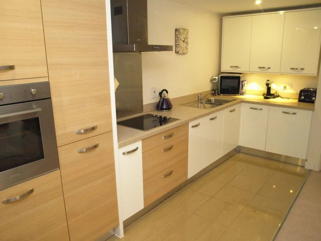 Flat Wallis Square in Rushmoor