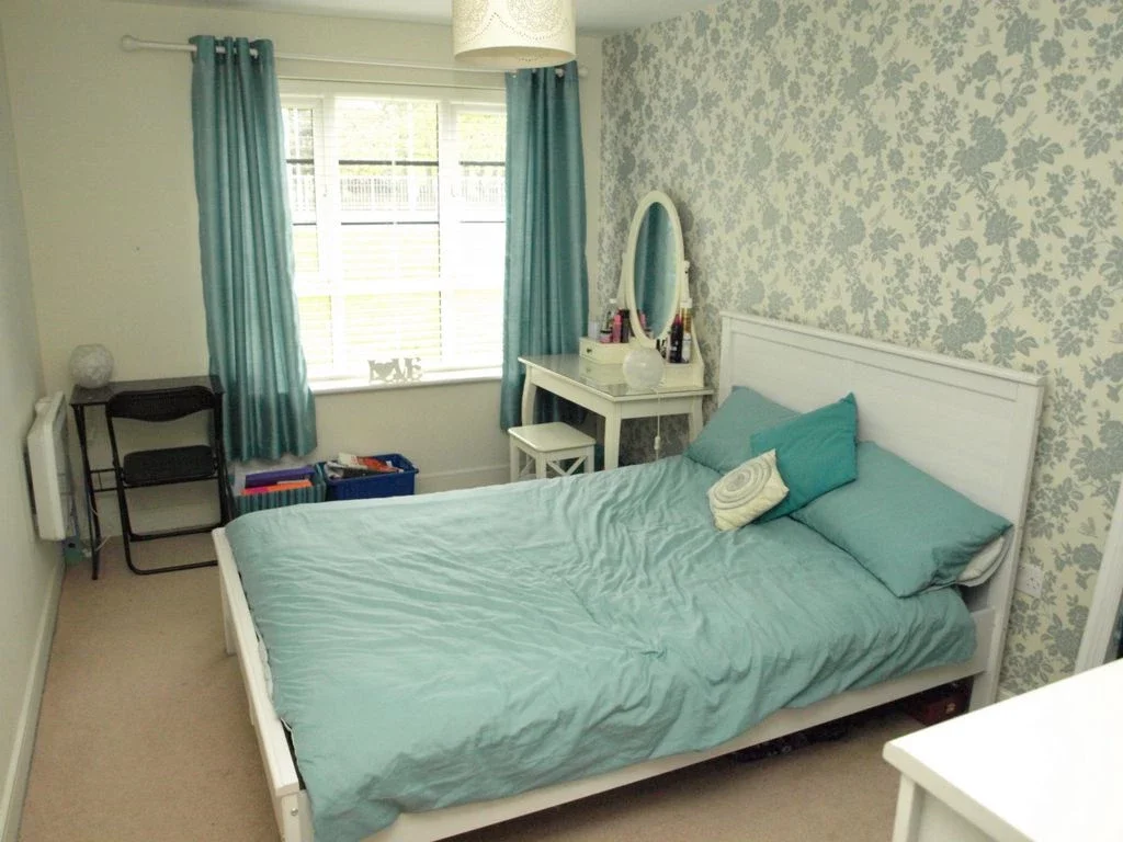 Flat Wallis Square in Rushmoor