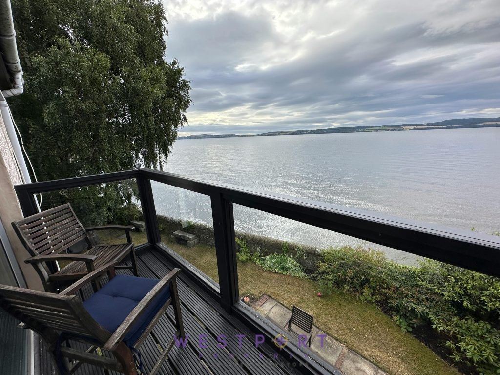 House Waterside in Invergowrie