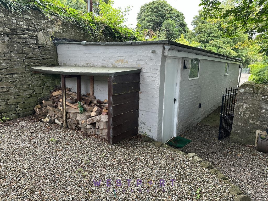House Waterside in Invergowrie