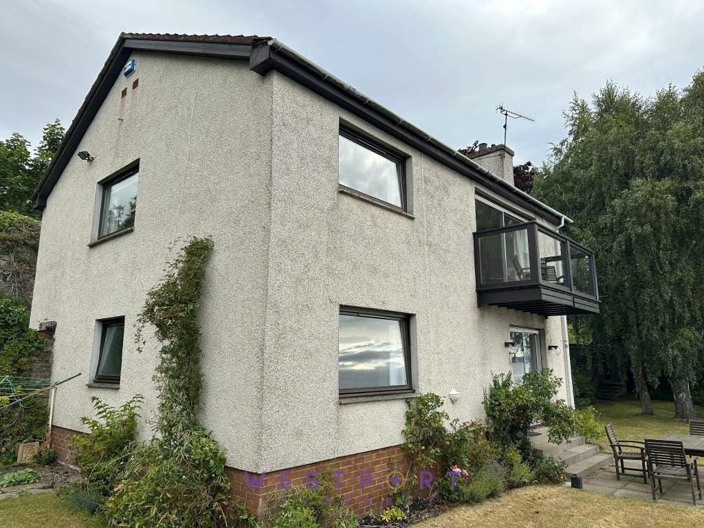 House Waterside in Invergowrie