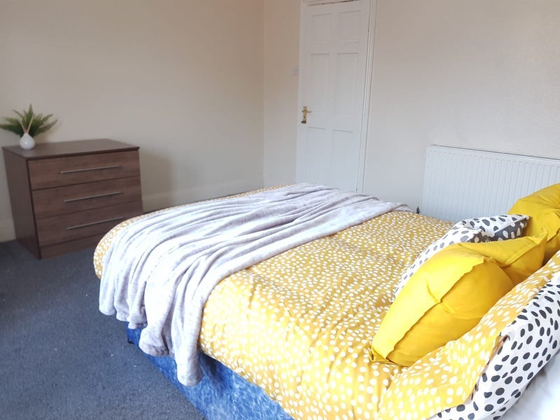 Room Albany Road in Liverpool