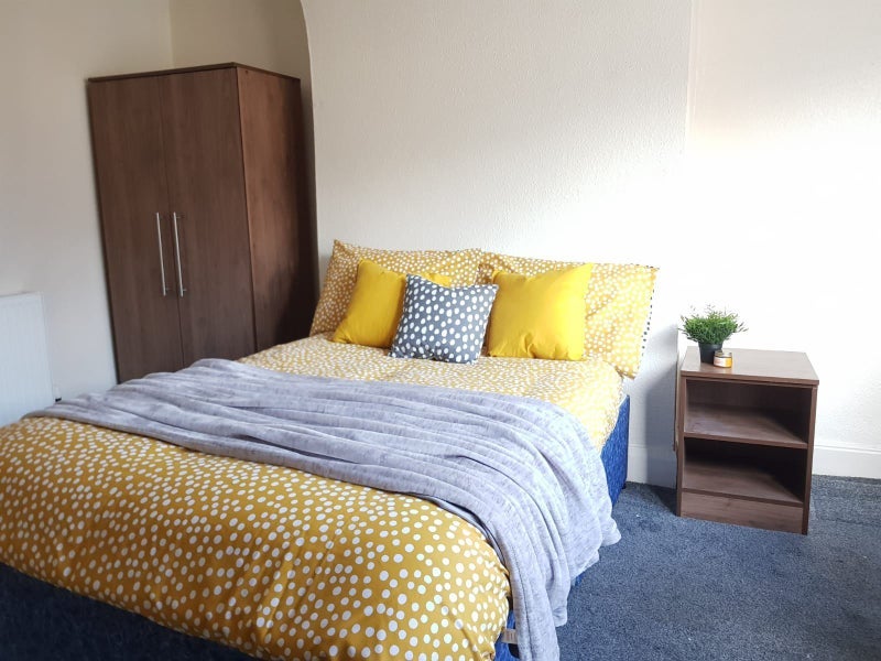 Room Albany Road in Liverpool