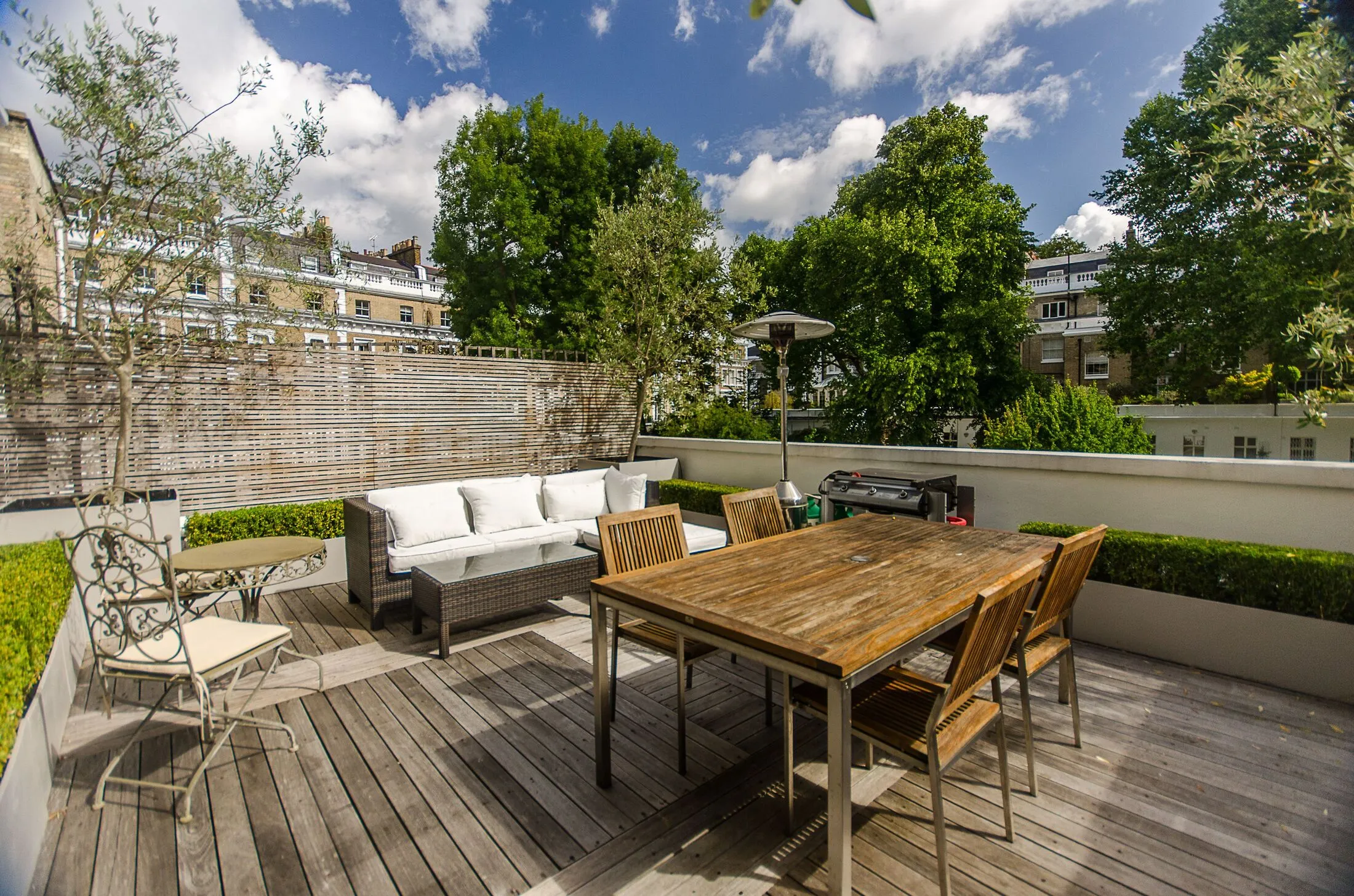 Flat Onslow Gardens in Greater London