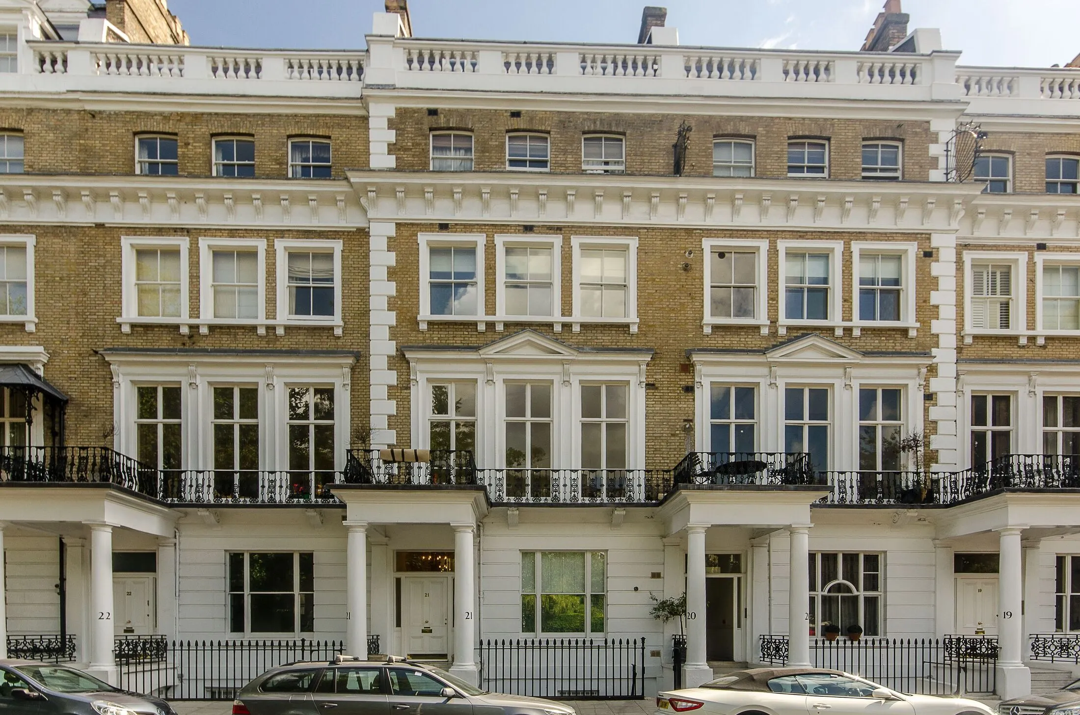 Flat Onslow Gardens in Greater London