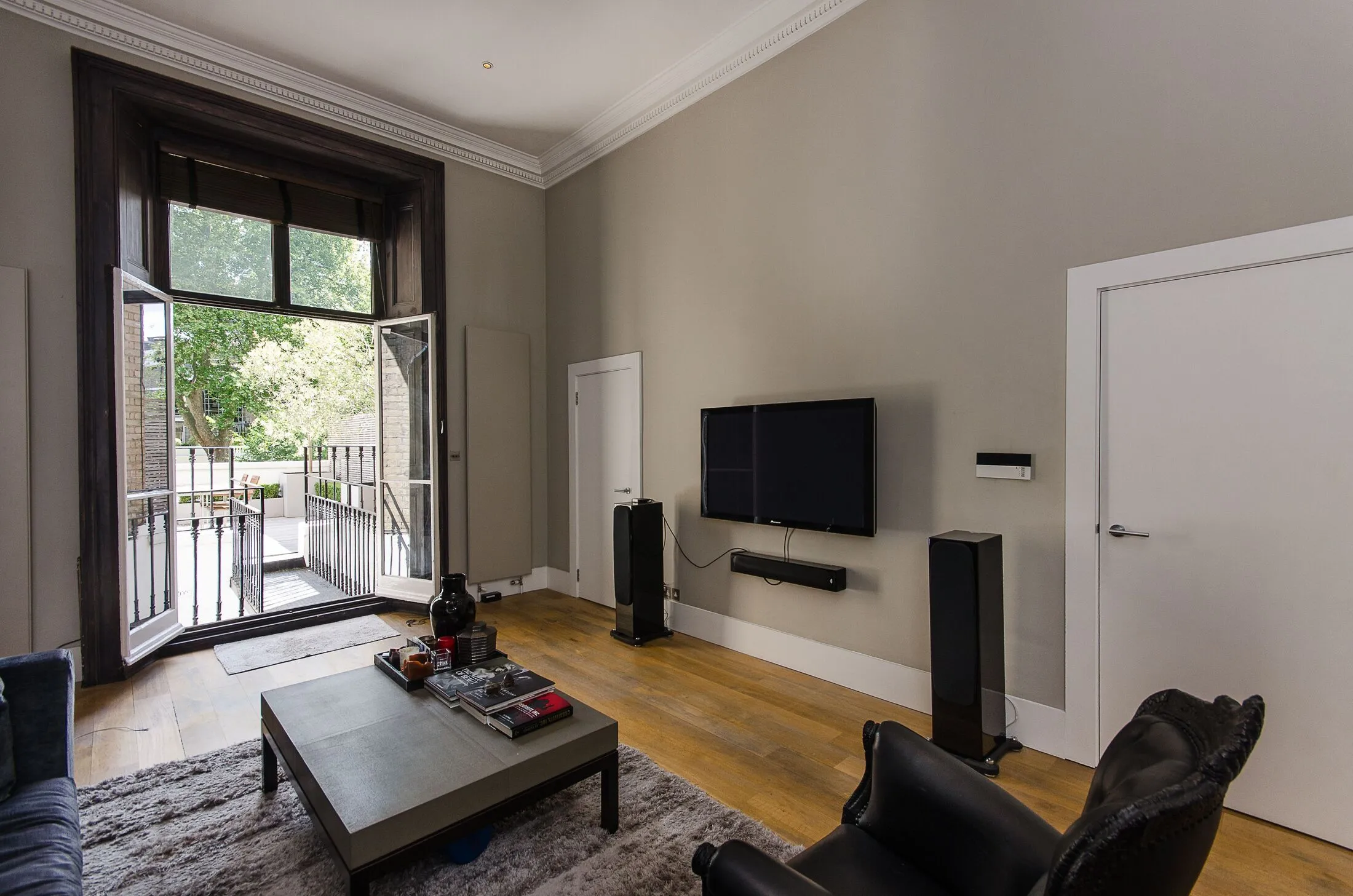 Flat Onslow Gardens in Greater London