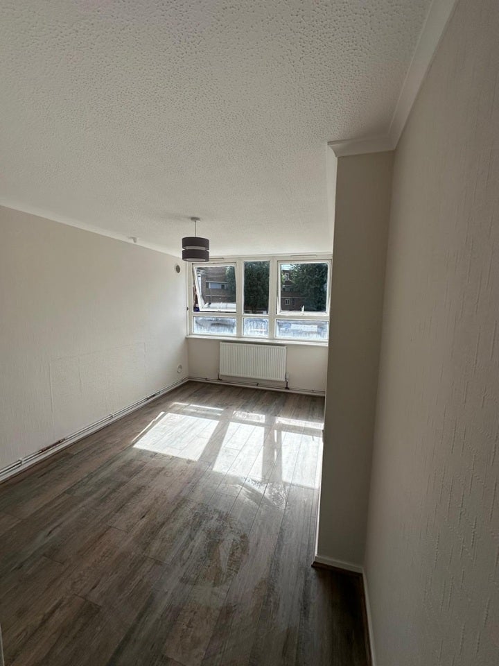 Flat Hammond Way in Greater London