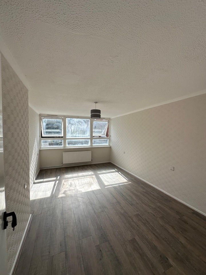 Flat Hammond Way in Greater London