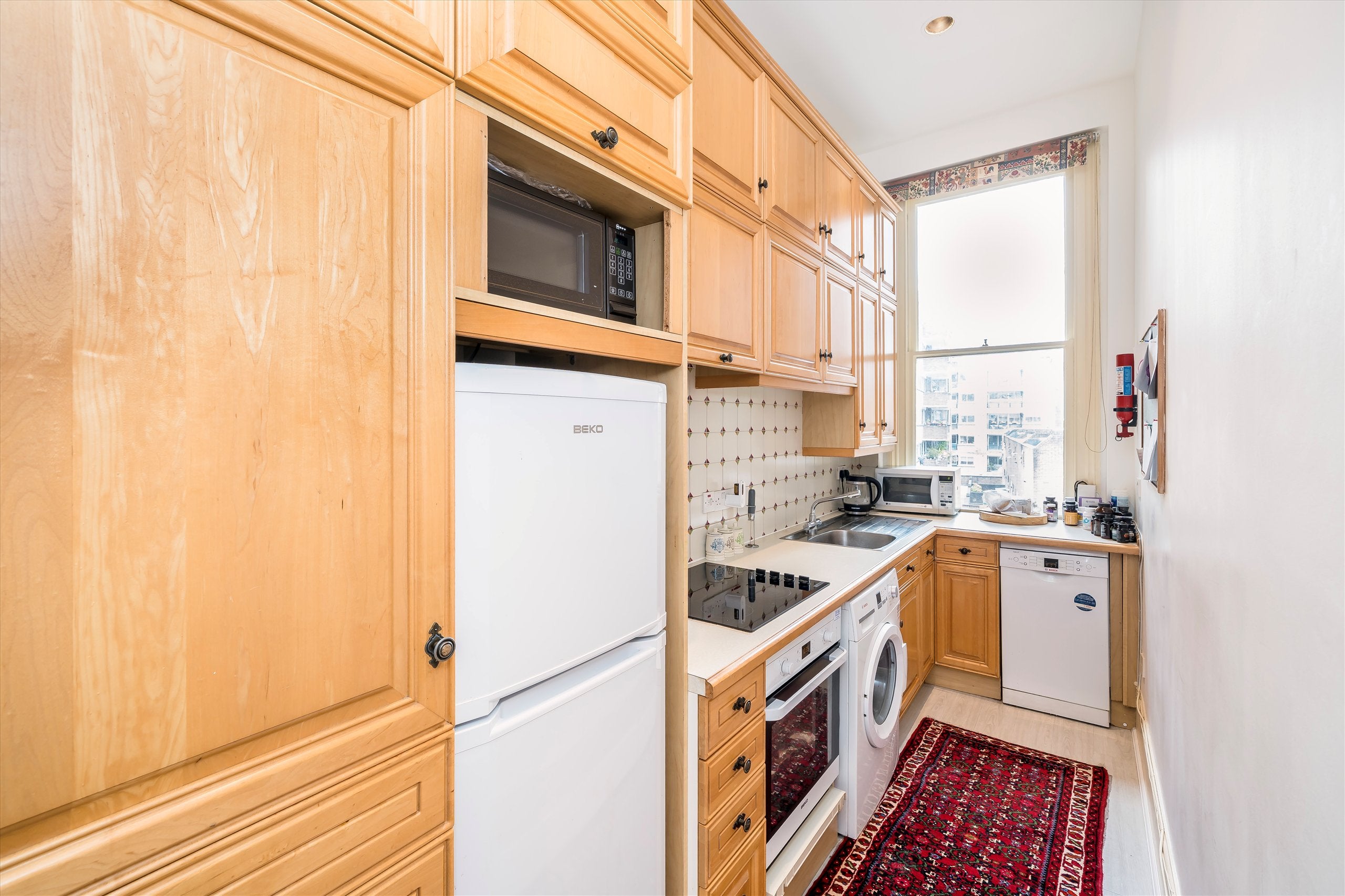 Flat Airlie Gardens in Greater London
