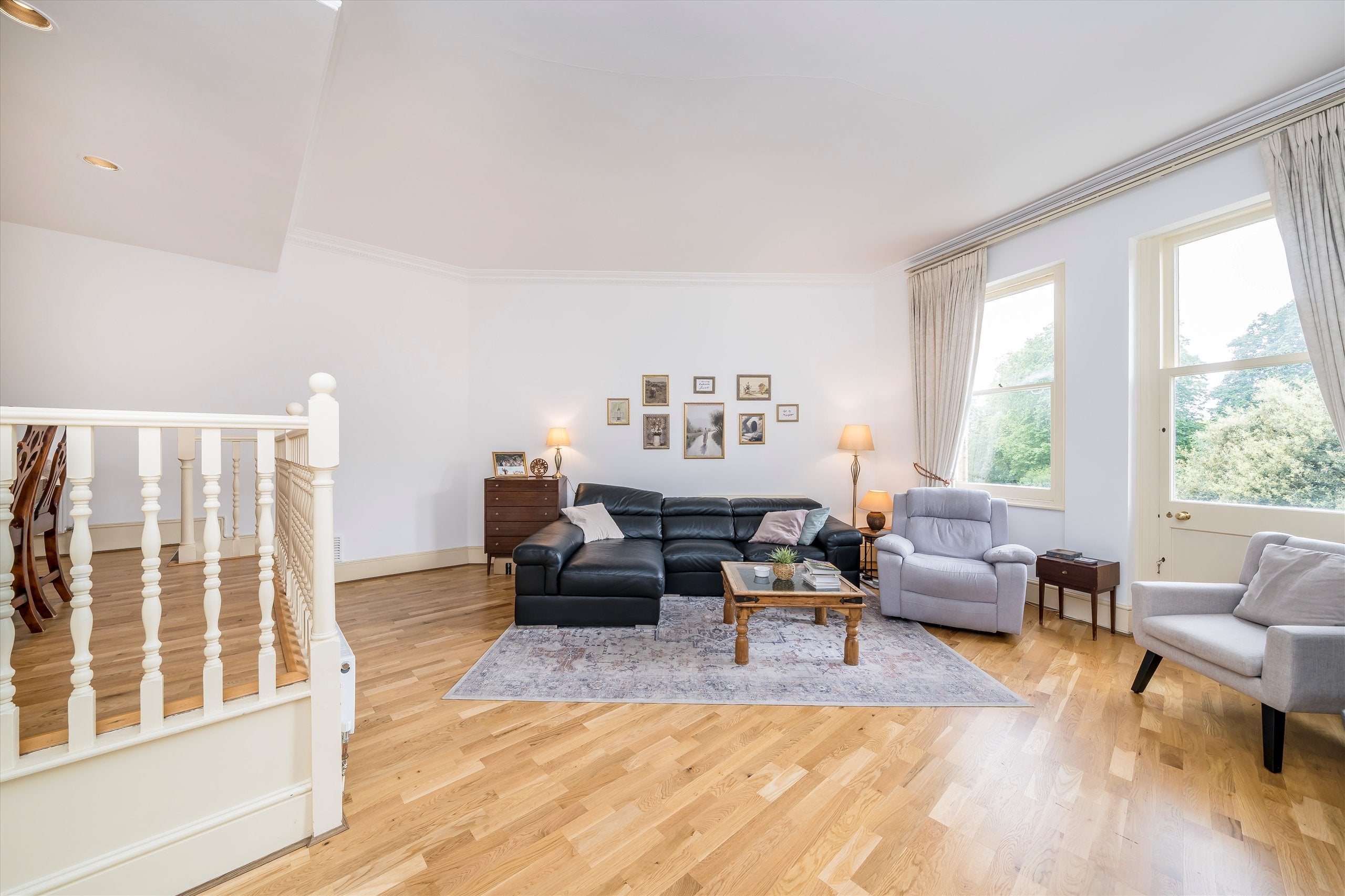 Flat Airlie Gardens in Greater London