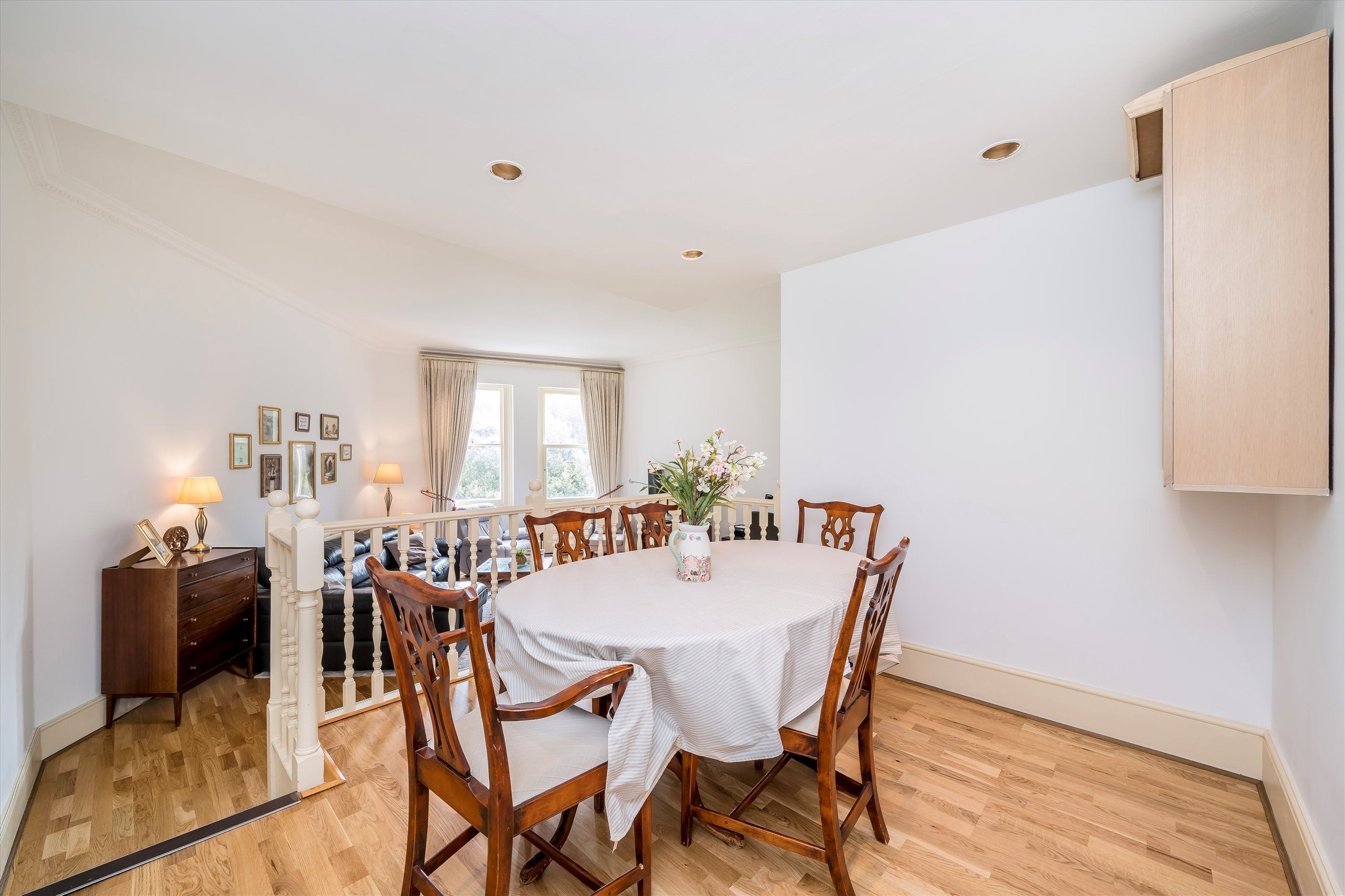 Flat Airlie Gardens in Greater London