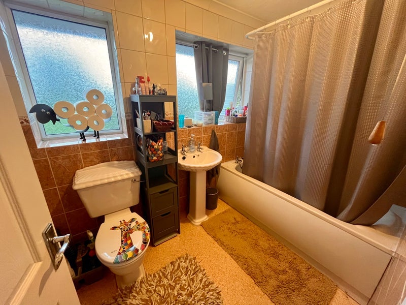 Room Purbeck Avenue in Chesterfield