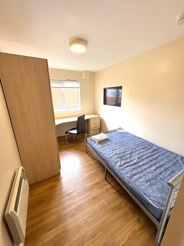 Room Moss Lane East in Manchester