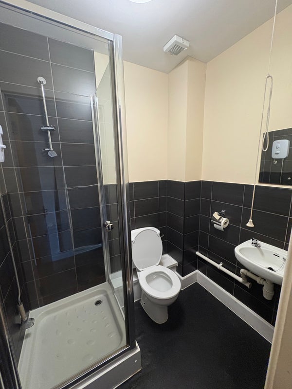 Room Moss Lane East in Manchester