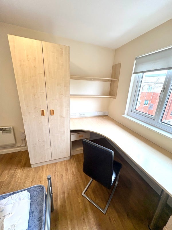 Room Moss Lane East in Manchester
