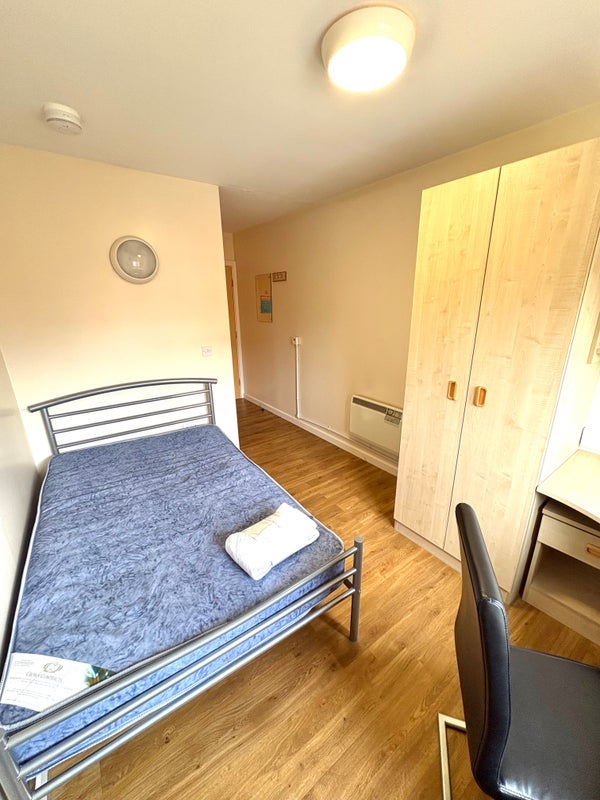 Room Moss Lane East in Manchester