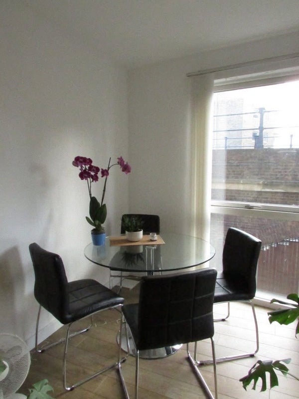 Room Rolling Mills Mews in Greater London