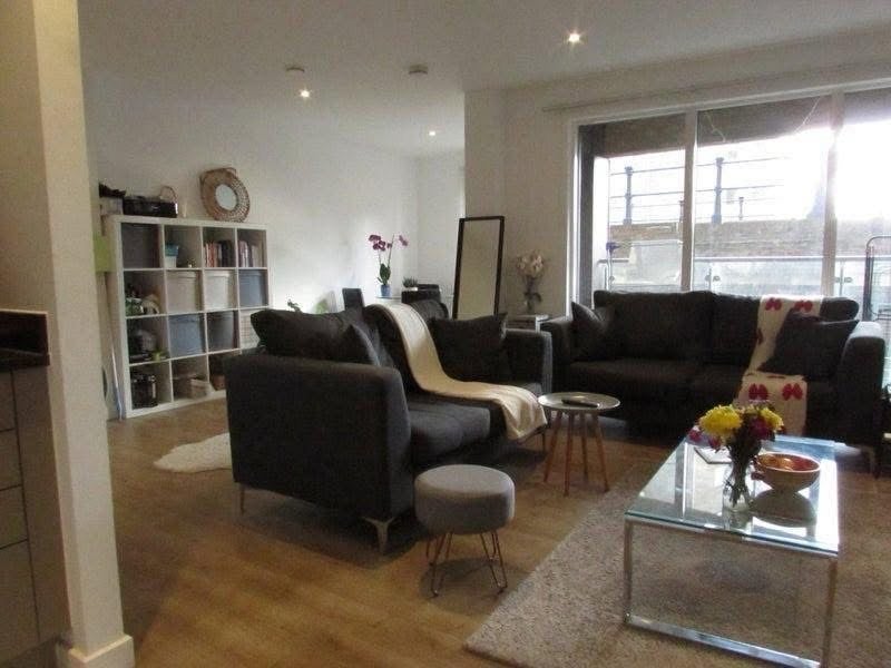 Room Rolling Mills Mews in Greater London