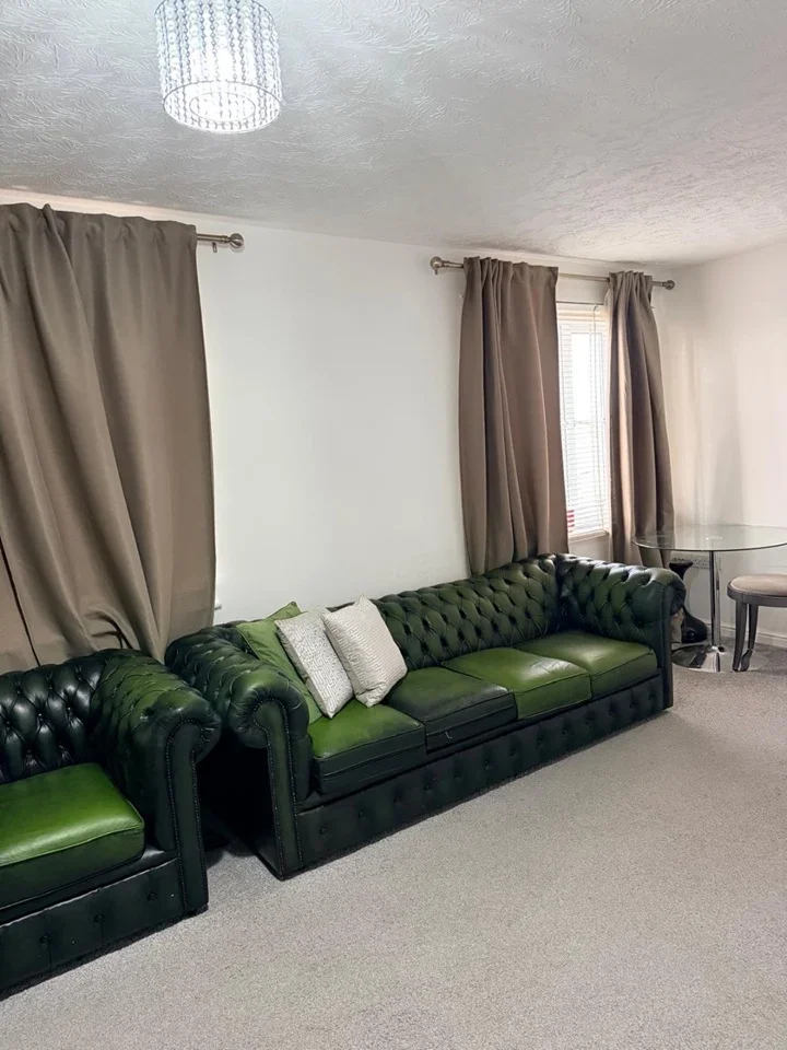 Flat Redbourne Drive in Greater London