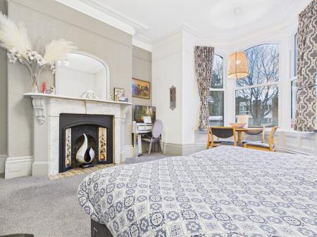 Flat Leeds Road in Harrogate