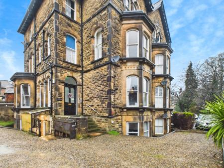Flat Leeds Road in Harrogate