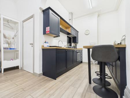 Flat Leeds Road in Harrogate