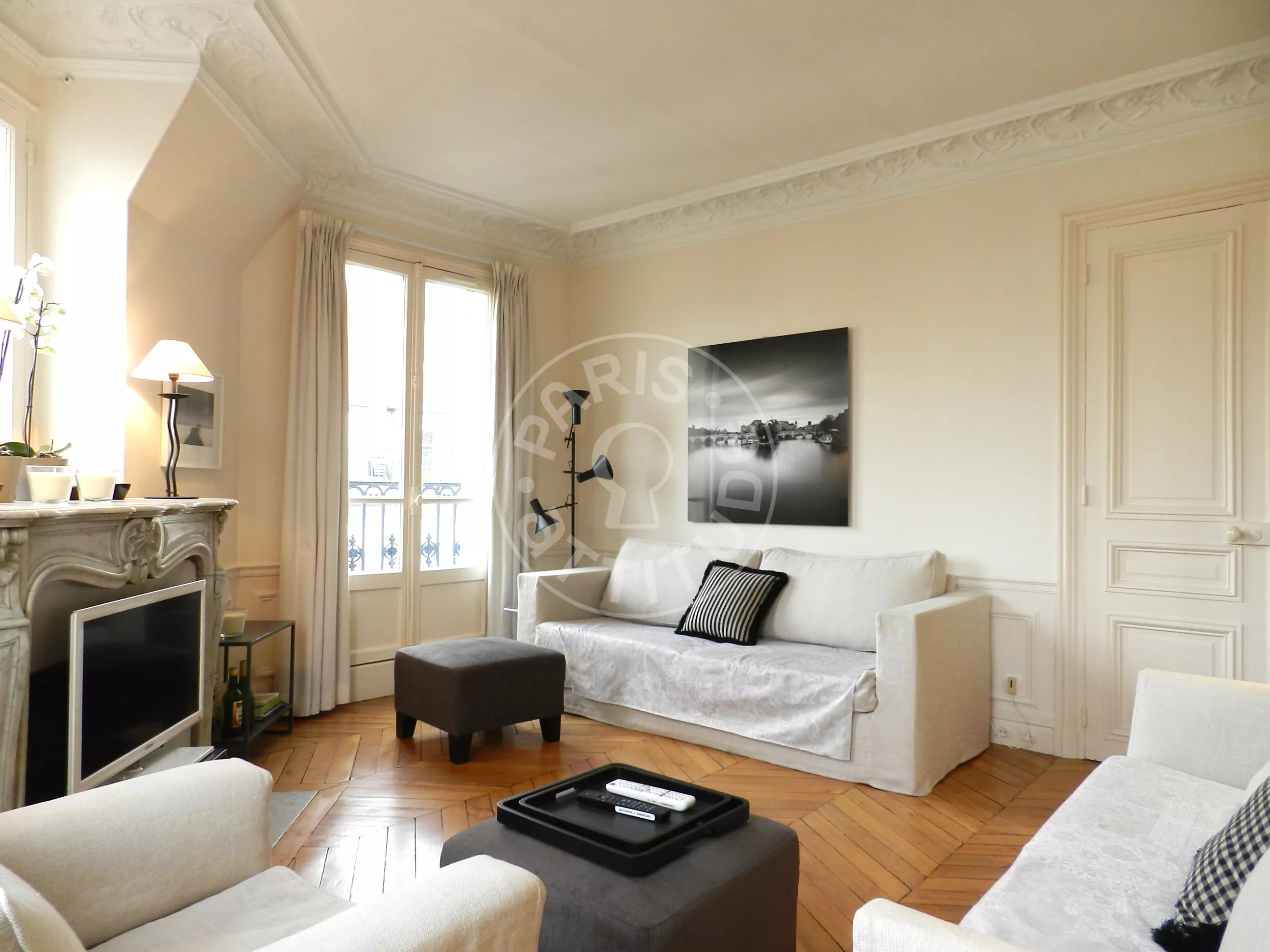 Flat Rue de Mézières in Paris
