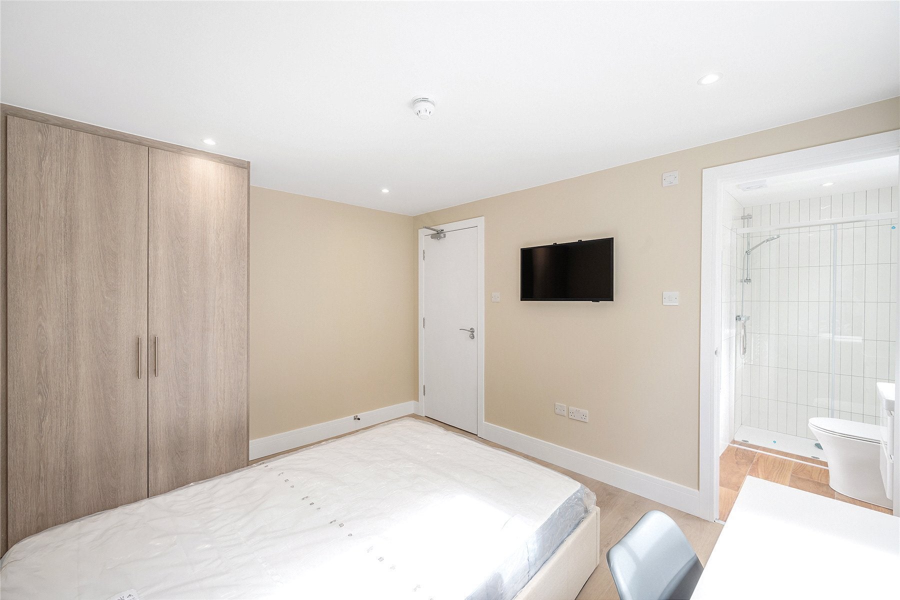 Room Margravine Gardens in Greater London