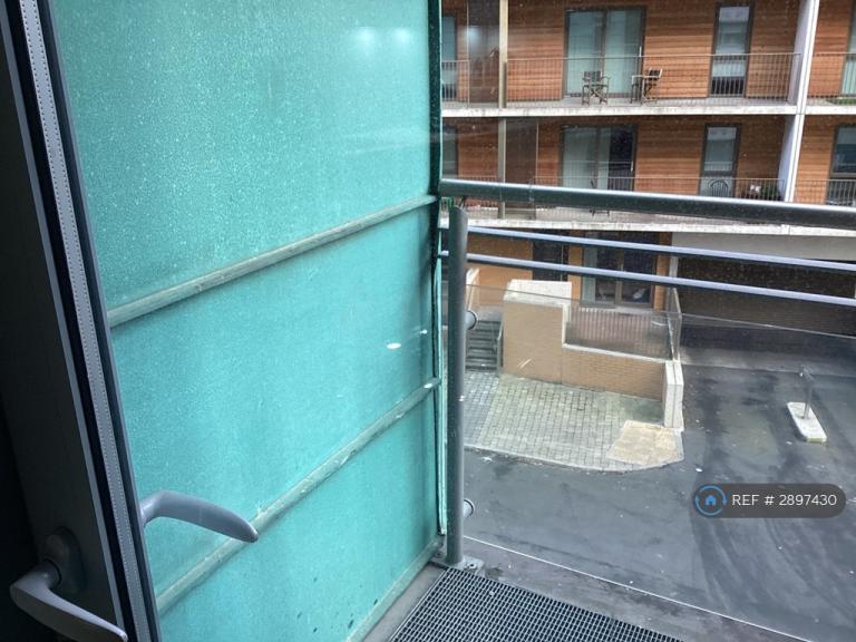 Flat Ingram Street in Leeds
