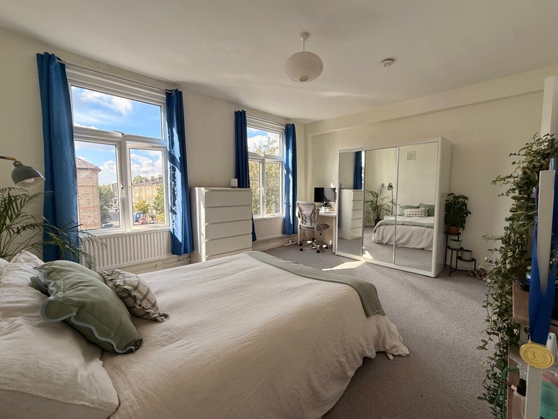 Room Charteris Road in Greater London