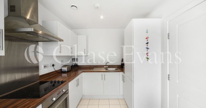 Flat Copperfield Road in Greater London