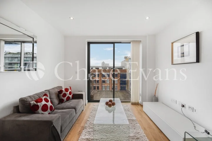 Flat Copperfield Road in Greater London